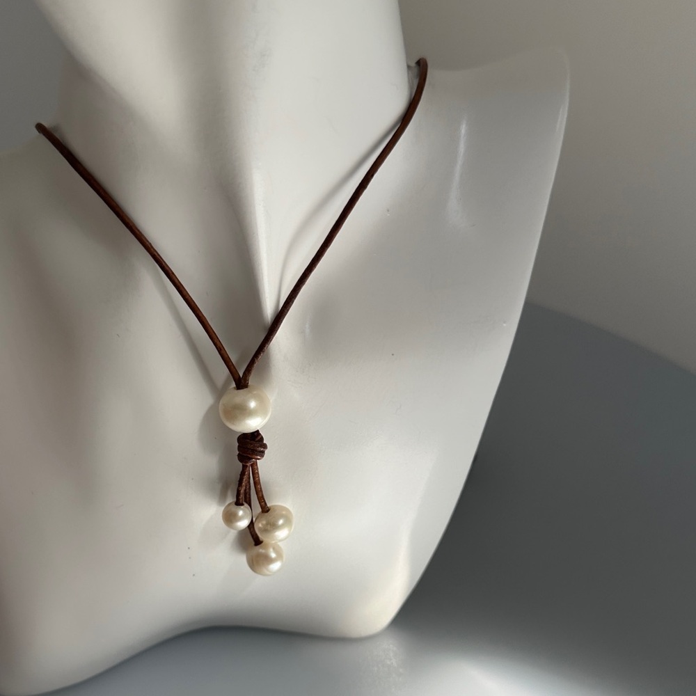 Pearl Cluster Pendant Necklace in Brown and Cream